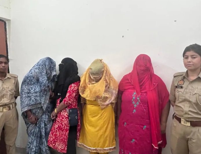 प्रयागराज में ब्यूटी पार्लर की आड़ में सेक्स रैकेट का भंडाफोड़, 4 महिलाएं समेत 6 गिरफ्तार