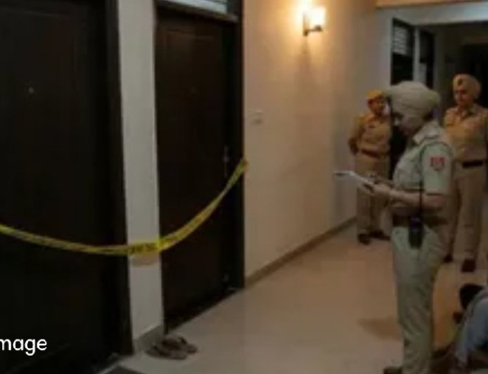 मुंह पॉलीथिन से बांध,गला घोंटकर हत्या,बैड में छिपाई लाश, ममेरा भाई फरार।