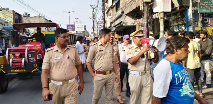 मुजफ्फरनगर ट्रैफिक पुलिस का अतिक्रमण के खिलाफ सख्त एक्शन,अतिक्रमण करने वालो में मचा हड़कंप।